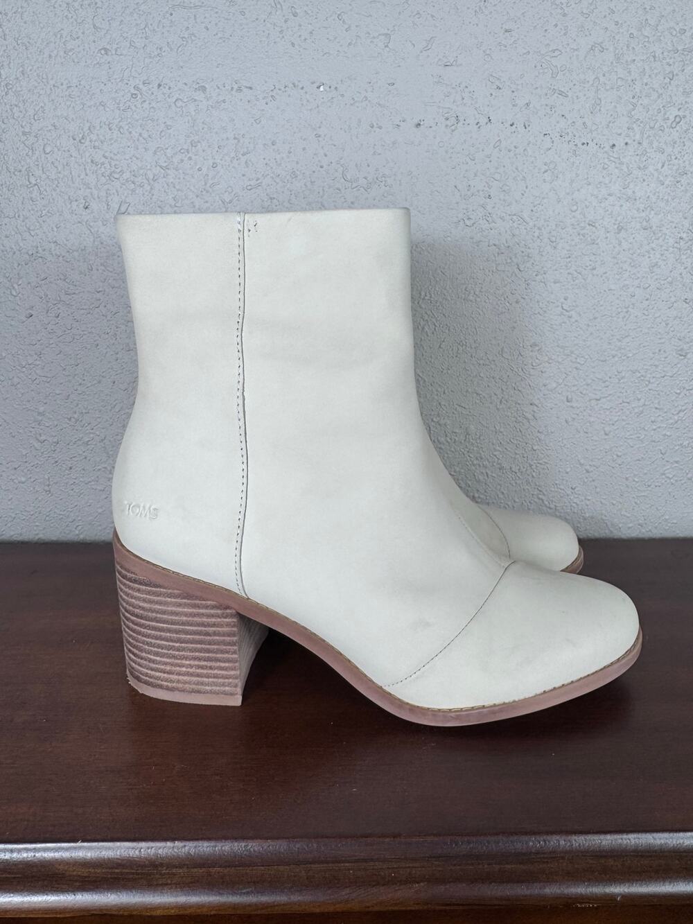 TOMS White Leather Evelyn Heeled Boots Womens Size 9
